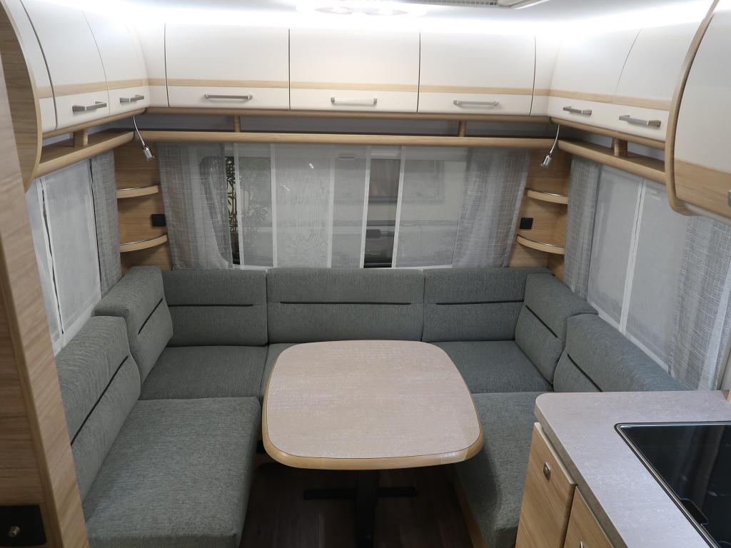 Fendt Bianco Activ 445 SFB BED 210 CM HOGE KOELKAST, Caravans en Kamperen, Caravans, Rondzit, Fendt, Tot en met 4, 1000 - 1250 kg