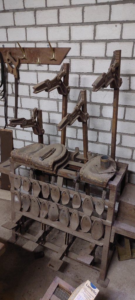 Antieke Rido schoenmakerij machine, Ophalen
