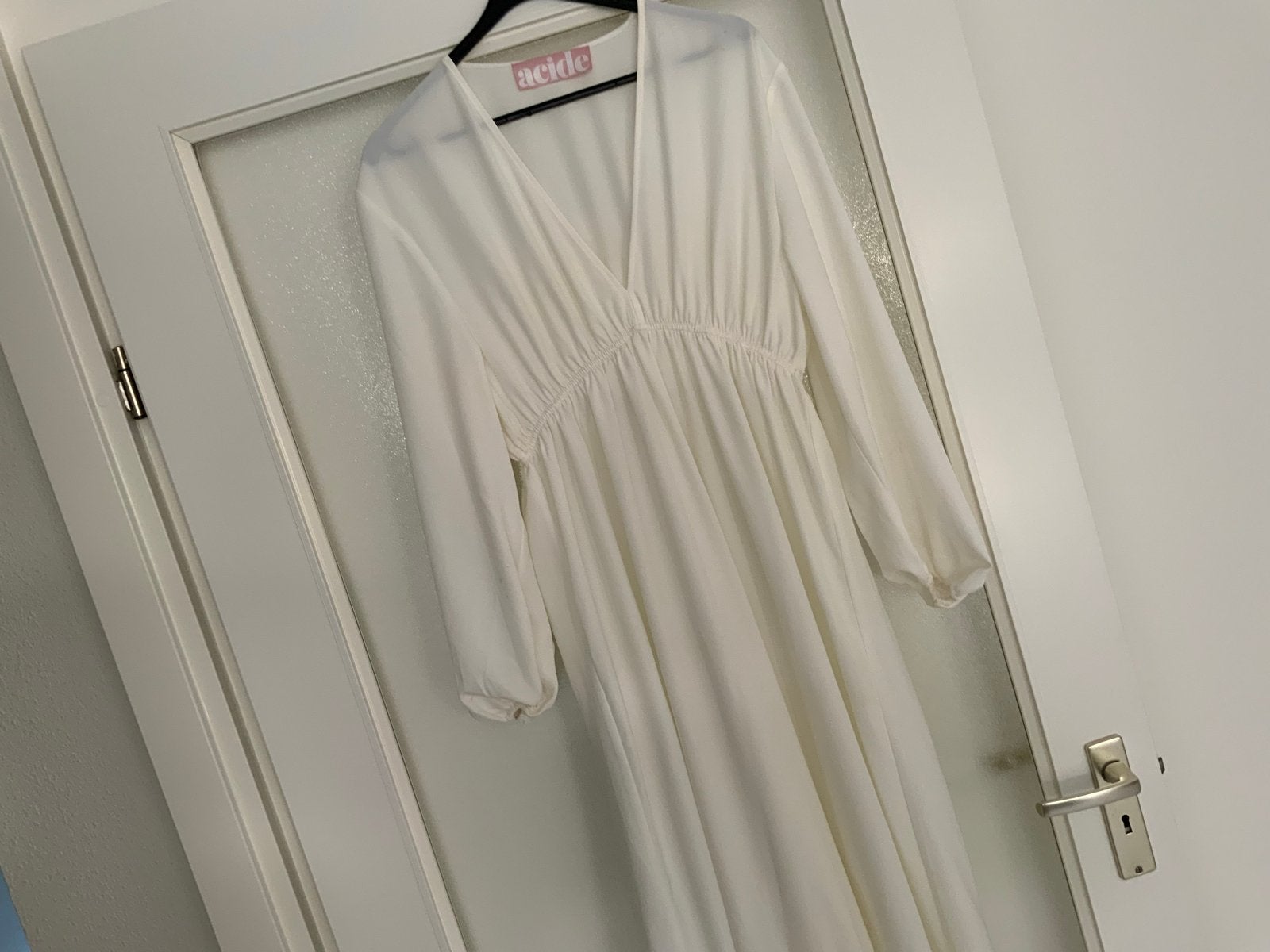 Witte maxi jurk met V-hals en lange mouwen, Kleding | Dames, Maat 38/40 (M), Verzenden, Wit, Zo goed als nieuw