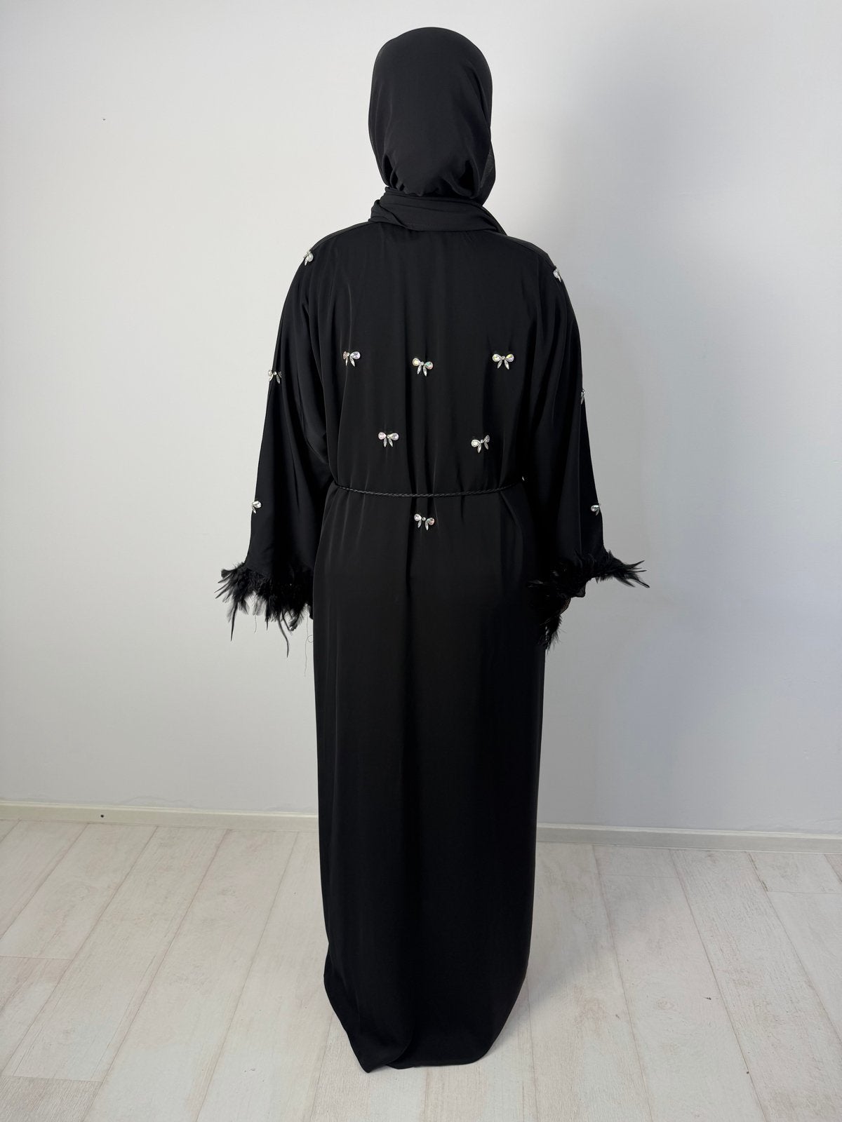 Zwarte Abaya met strikjes en veren mouwen, Kleding | Dames, Jurken, Zwart, Zo goed als nieuw, Onder de knie, Ophalen