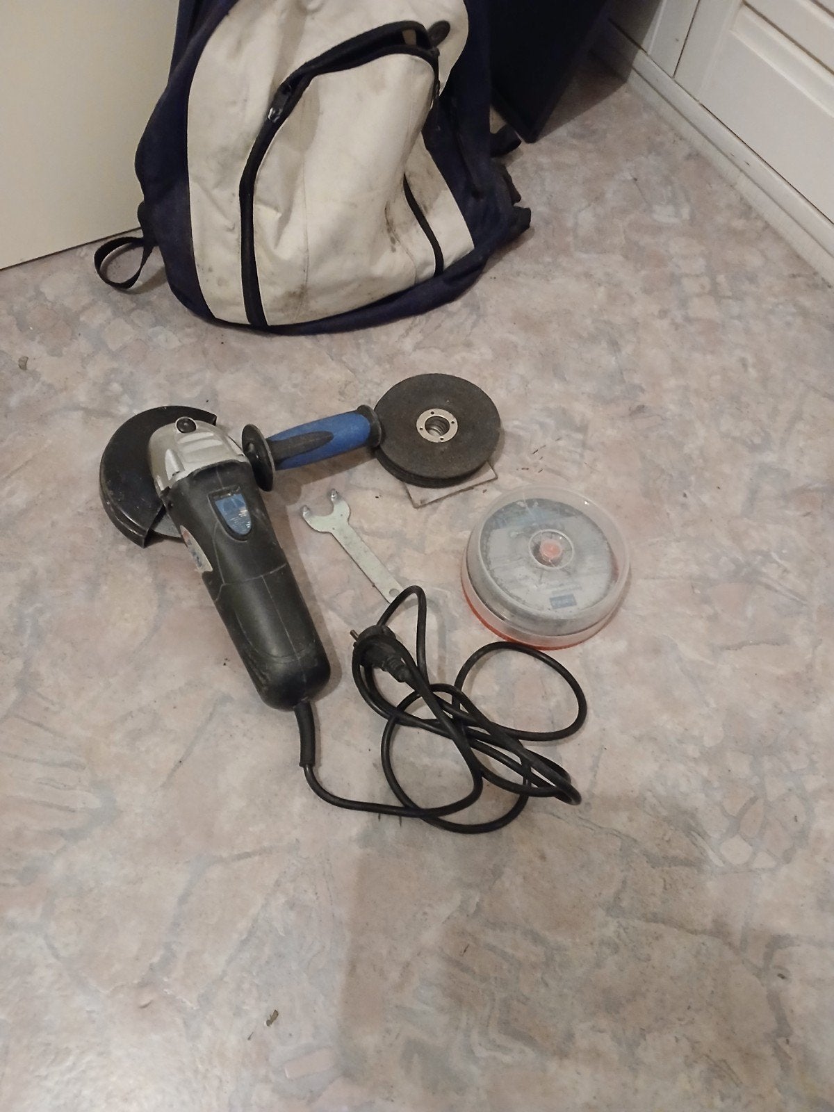 Haakse slijper met accessoires, Ophalen, Gebruikt, Minder dan 700 watt, Haakse handslijpmachine