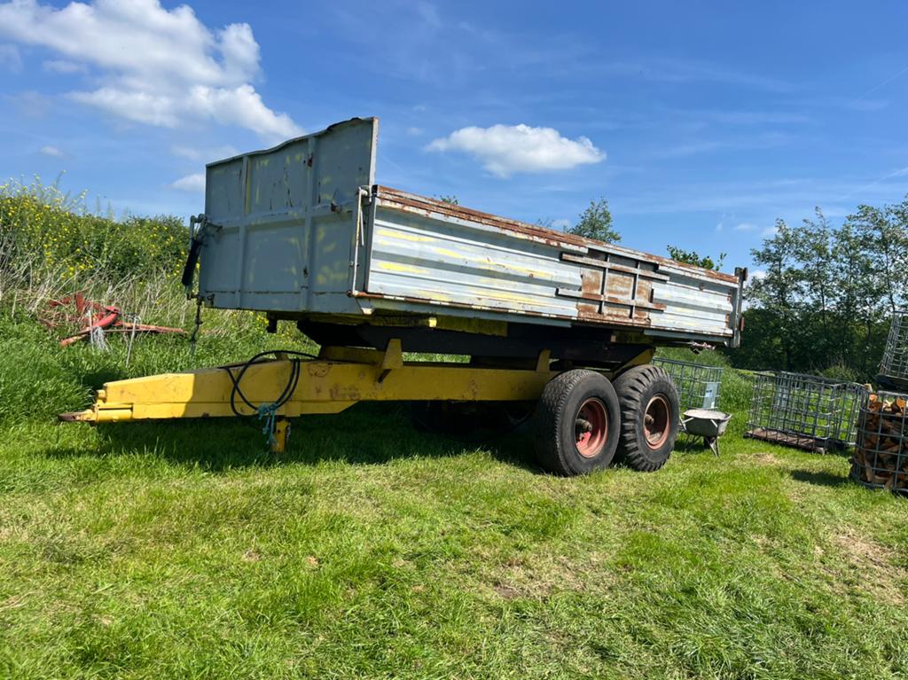 Kipper - diverse agrarische werktuigen, Ophalen, Transport