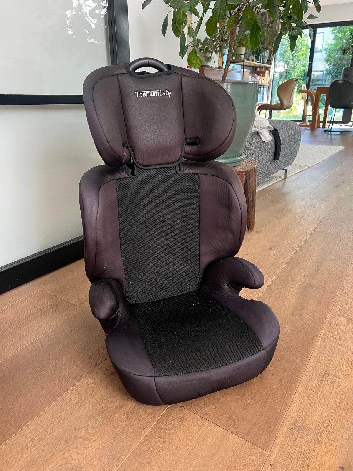 Titaniumbaby autostoel - Zwart - Gebruikt, 15 t/m 36 kg, Afneembare rugleuning, Ophalen, Overige merken