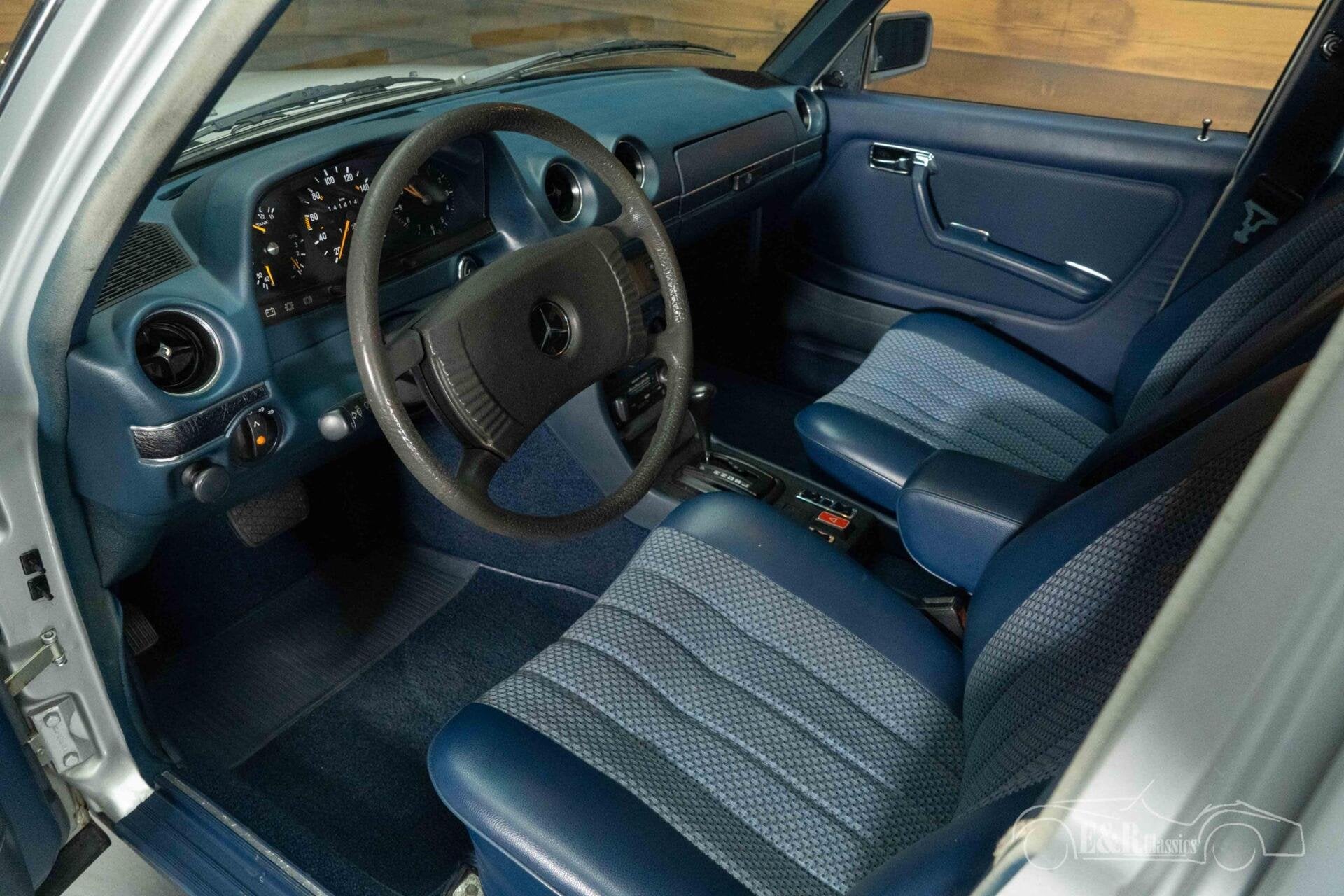 Mercedes 250 Sedan | 1978, Auto's, Oldtimers, Achterwielaandrijving, 129 pk, 4 stoelen, Bedrijf