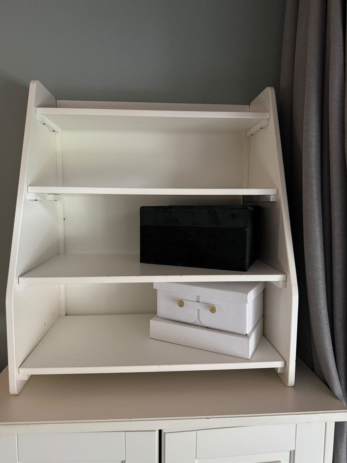 Zgan  Super leuk wit boeken kastje, Huis en Inrichting, Ophalen, Zo goed als nieuw