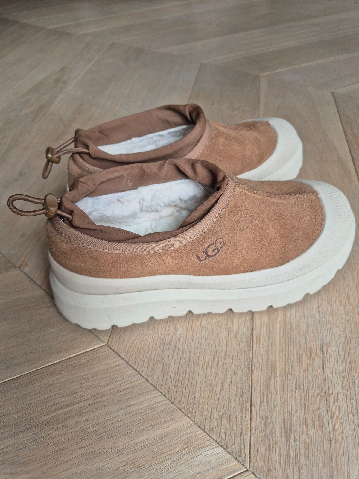 UGG suède instapper maat 41., Ophalen, Zo goed als nieuw, Bruin, Loafers