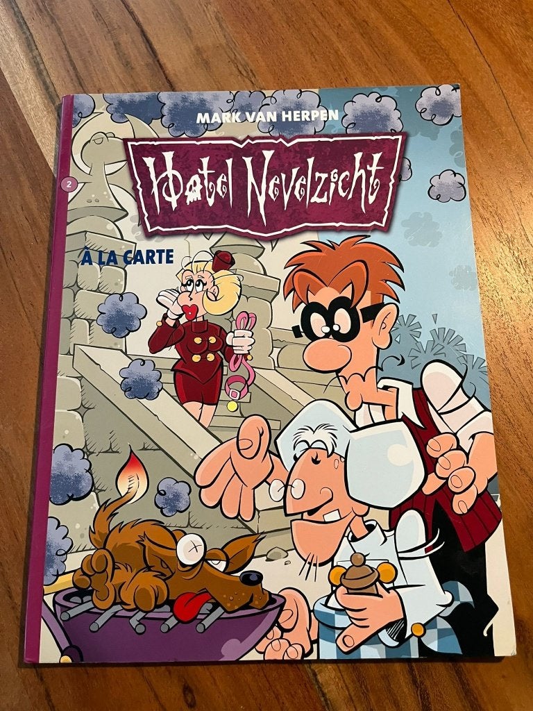 HOTEL NEVELZICHT 02 A LA CARTE, Eén stripboek, Ophalen of Verzenden, Zo goed als nieuw