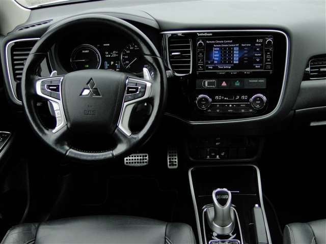 Mitsubishi Outlander 2.0 PHEV Instyle Sportpack . Trekhaak ., 12 maanden, Zwart, 4 cilinders, Wit