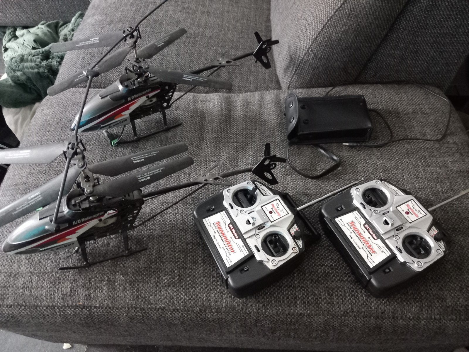2x RC Helikopter met afstandsbediening en lader, Elektro, Gebruikt, RTF (Ready to Fly), Helikopter