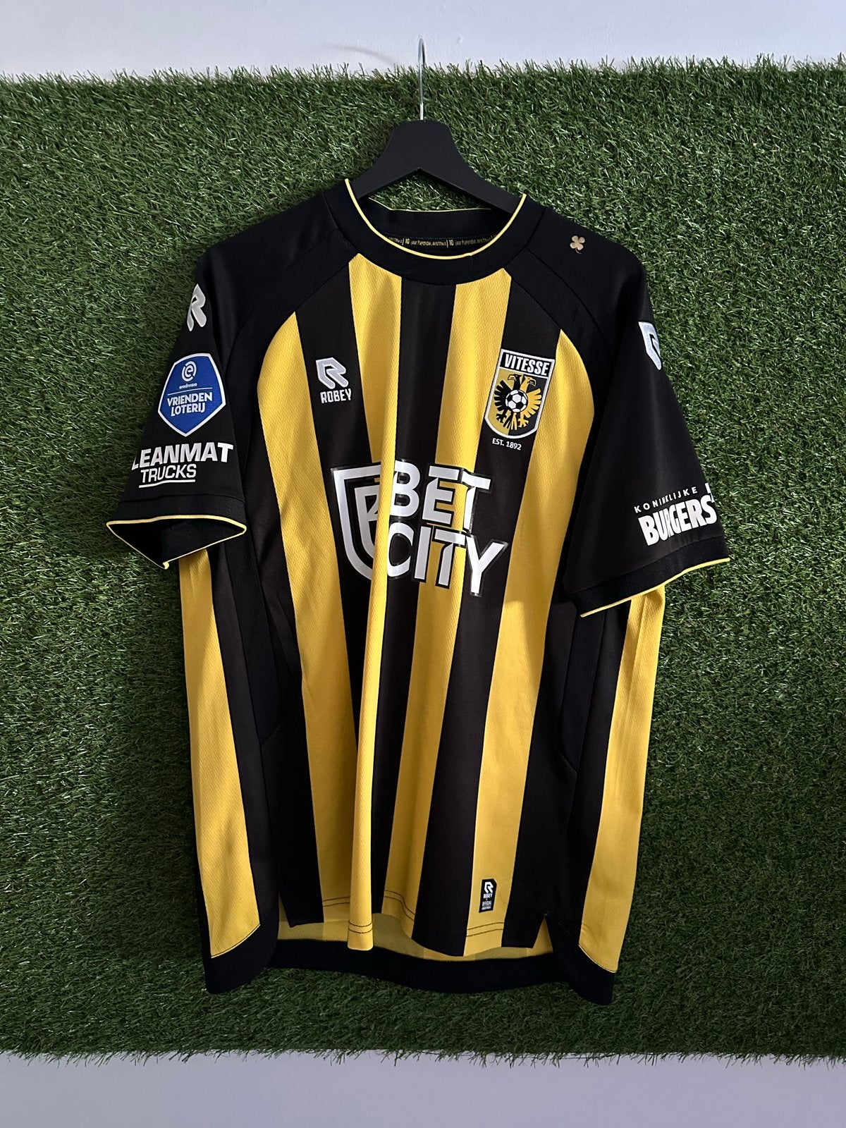Matchworn & Gesigneerd Vitesse Thuistenue 2023/24 - Hendriks, Overige maten, Voetbal, Gedragen, Meerkleurig