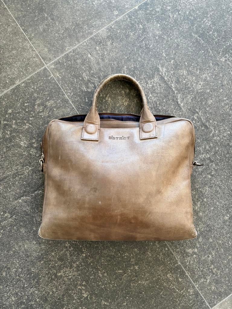 De DSTRCT Limited Laptopbag 14” - Aktetas - Leder - Bruin, Computers en Software, Laptoptassen, Ophalen of Verzenden, Gebruikt