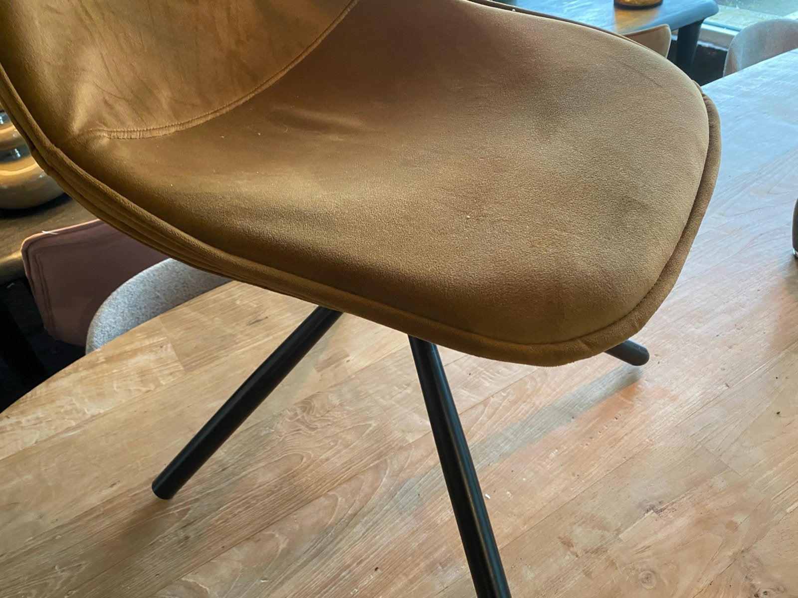 Draaibare stoel in caramel velvet, Ophalen, Bruin, Nieuw, Eén
