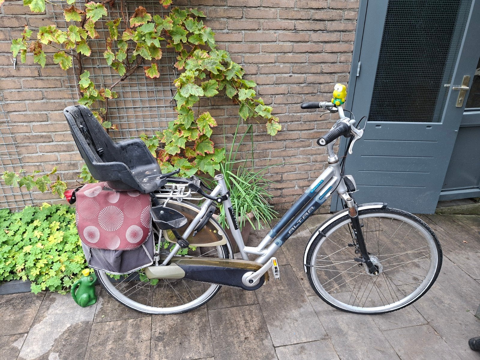 Altra damesfiets met kinderzitje en fietstassen, Terugtraprem, Ophalen, Overige merken, 53 tot 56 cm