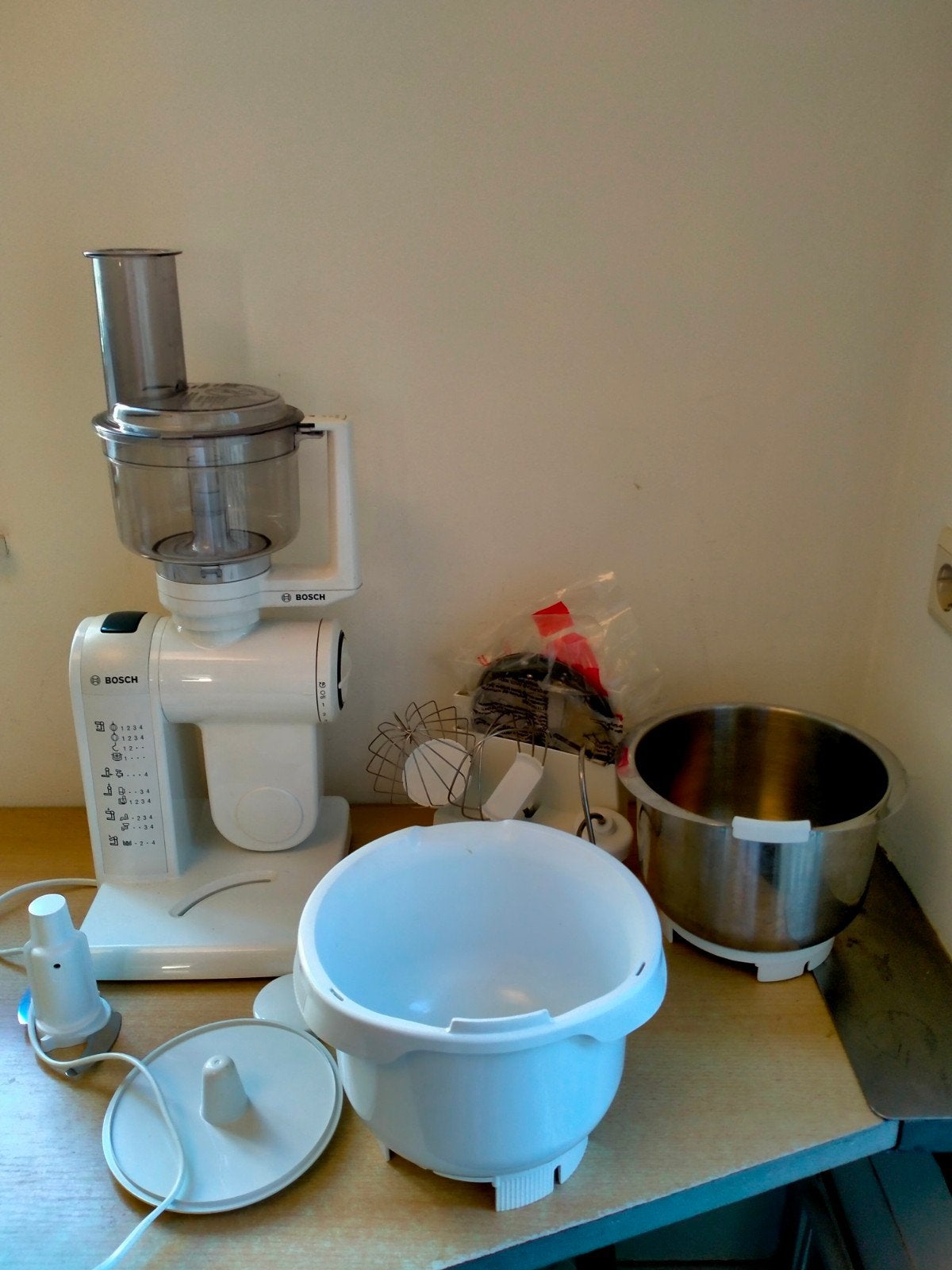 bosch mum 4 keukenmachine  met foodprocessor veel accessoire, Ophalen of Verzenden, Zo goed als nieuw, 3 snelheden of meer