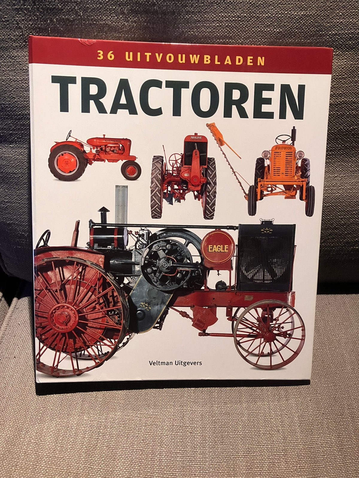 Boek tractoren 36 uitvouwbladen tractor oldtimer, Boeken, Ophalen of Verzenden, Gelezen, Overige vervoermiddelen
