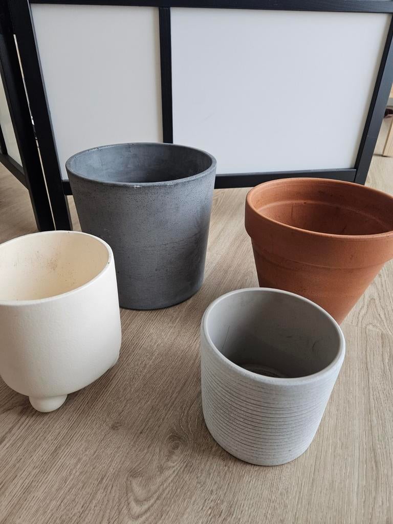 Diverse bloempotten: terracotta, beton en keramiek, Tuin en Terras, Ophalen, Gebruikt, Rond, Balkon