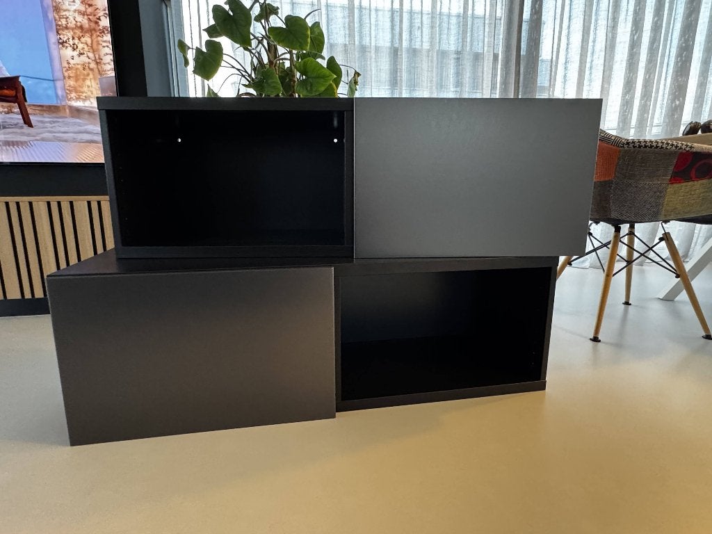 Besta kasten zwart grijs, Ophalen, Met deur(en), Zo goed als nieuw, Minder dan 150 cm