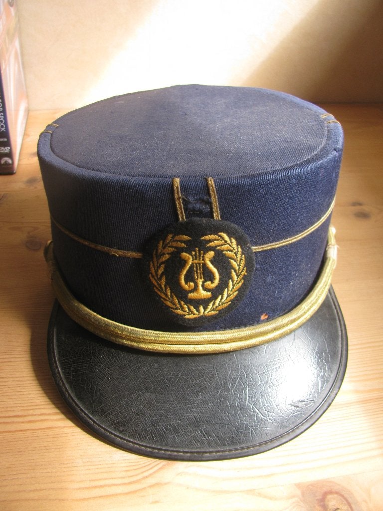 Oude Muziekkorps Pet met Embleem & Knopen - v. Dongen Breda, Verzenden