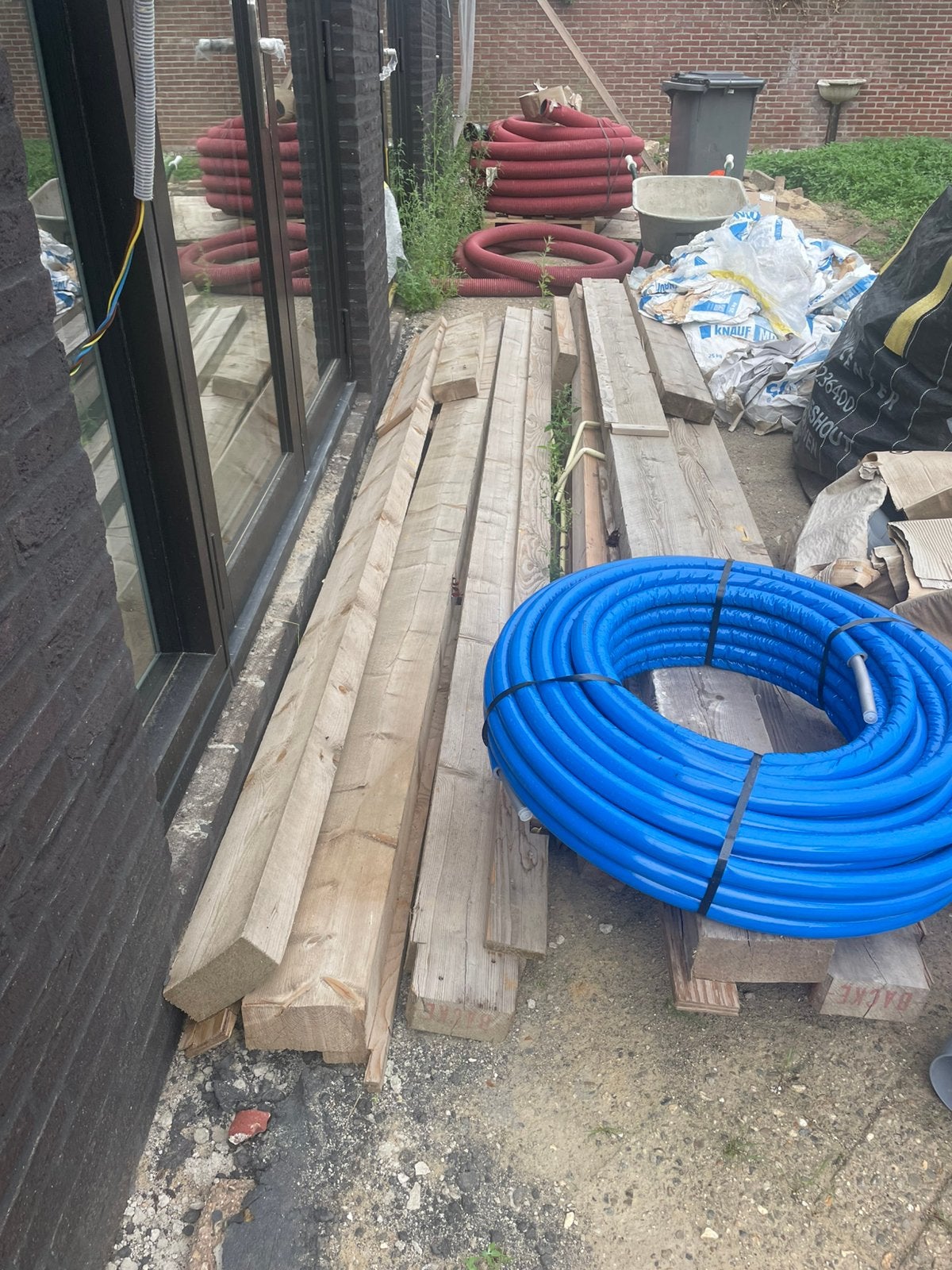 Houten balken 370 lang en 15 europallets €9 p/st, Tuin en Terras, Palen, Balken en Planken, Ophalen of Verzenden, Zo goed als nieuw
