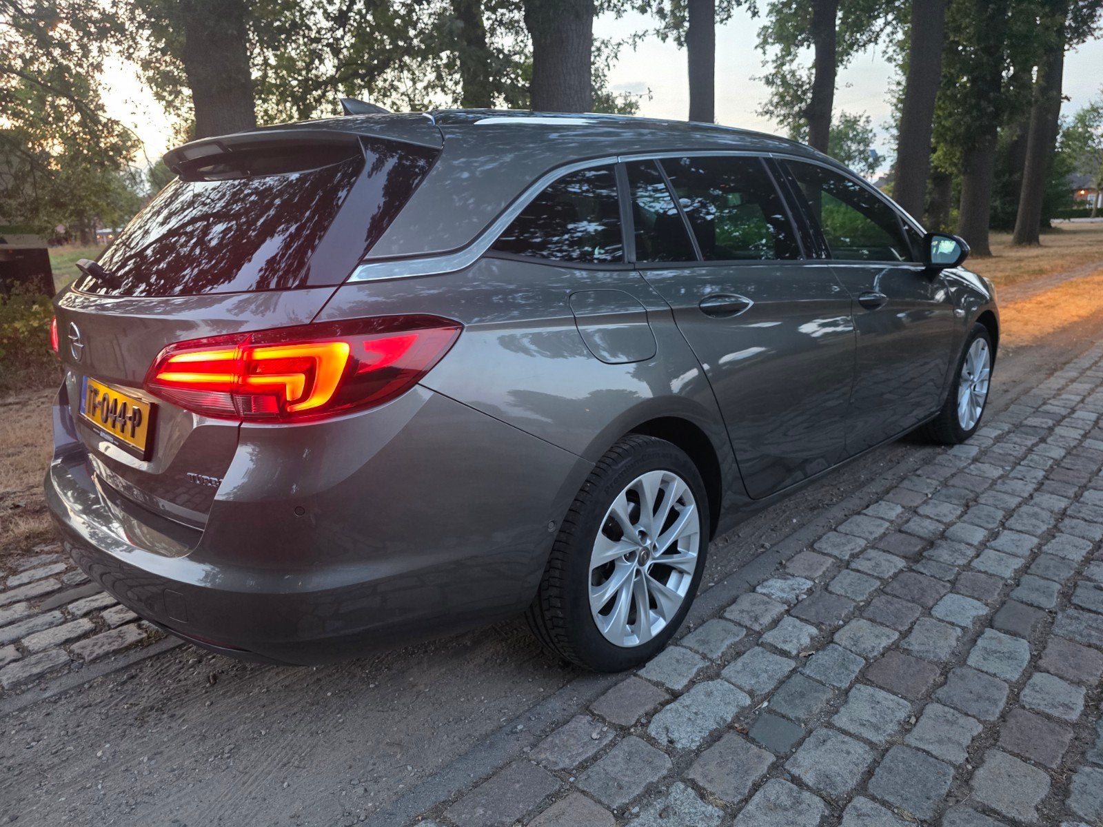 Opel Astra autom. 1.4 Turbo 110KW Sports Tourer AT 2018 Grij, Auto's, Opel, Zwart, Leder en Stof, Stationwagon, 1240 kg