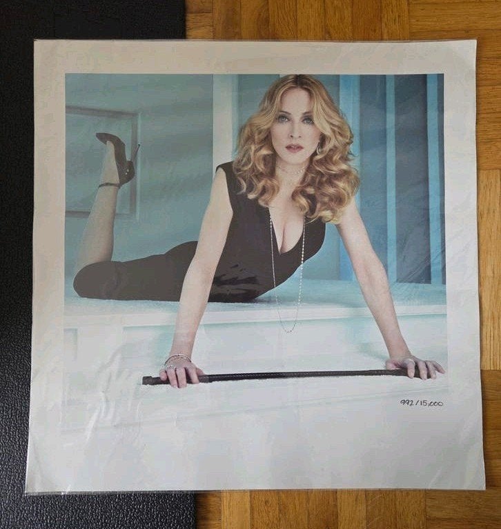 Madonna H&M numbered lithograph poster display promo signed, Verzamelen, Posters, Gebruikt, Muziek, A1 t/m A3, Vierkant, Ophalen of Verzenden