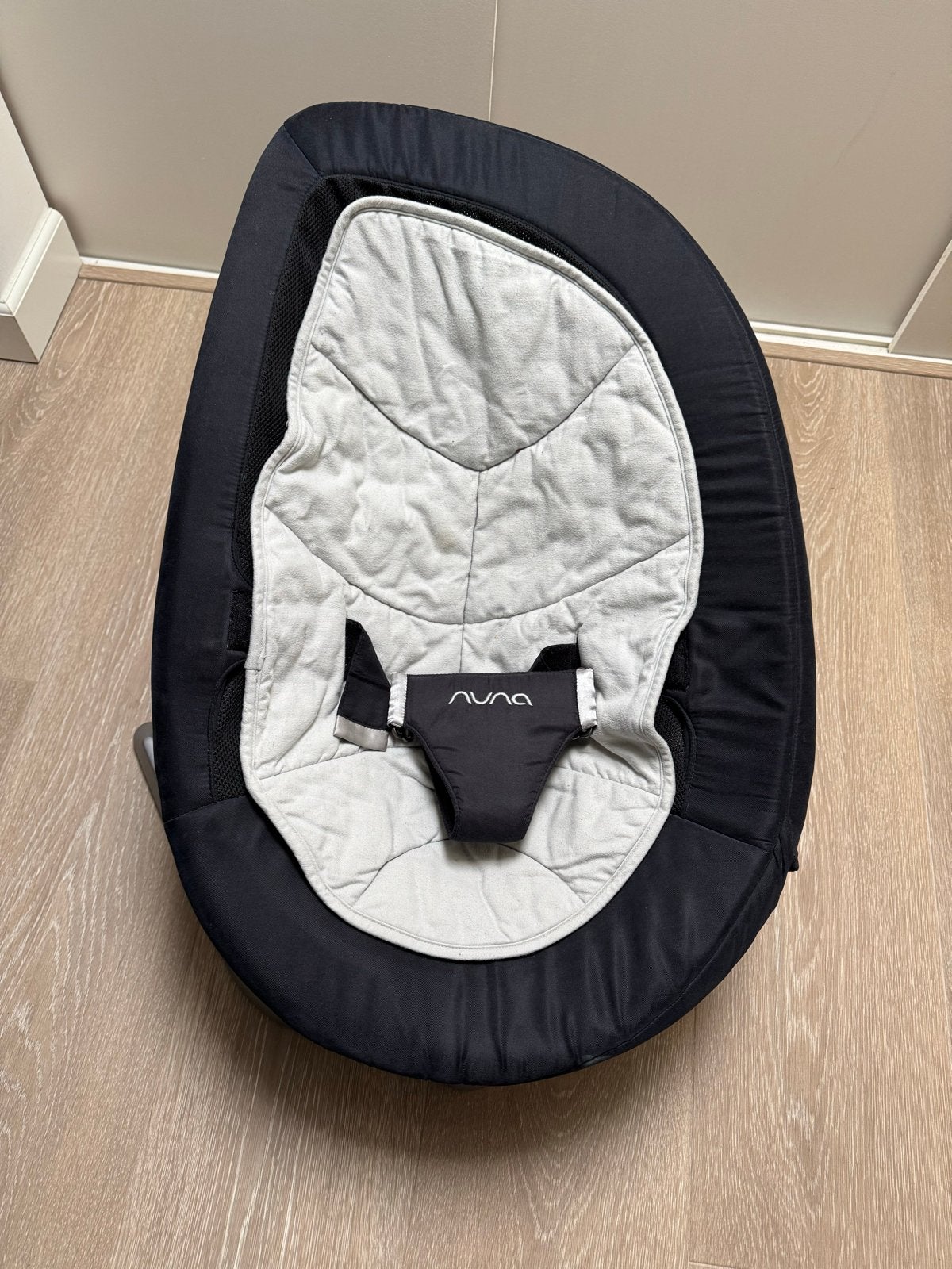 Nuna Leaf Wipstoel - Zwart/Grijs, Kinderen en Baby's, Wipstoeltjes, Ophalen, Zo goed als nieuw, Wipstoel, Met gordel(s) of riempje(s)
