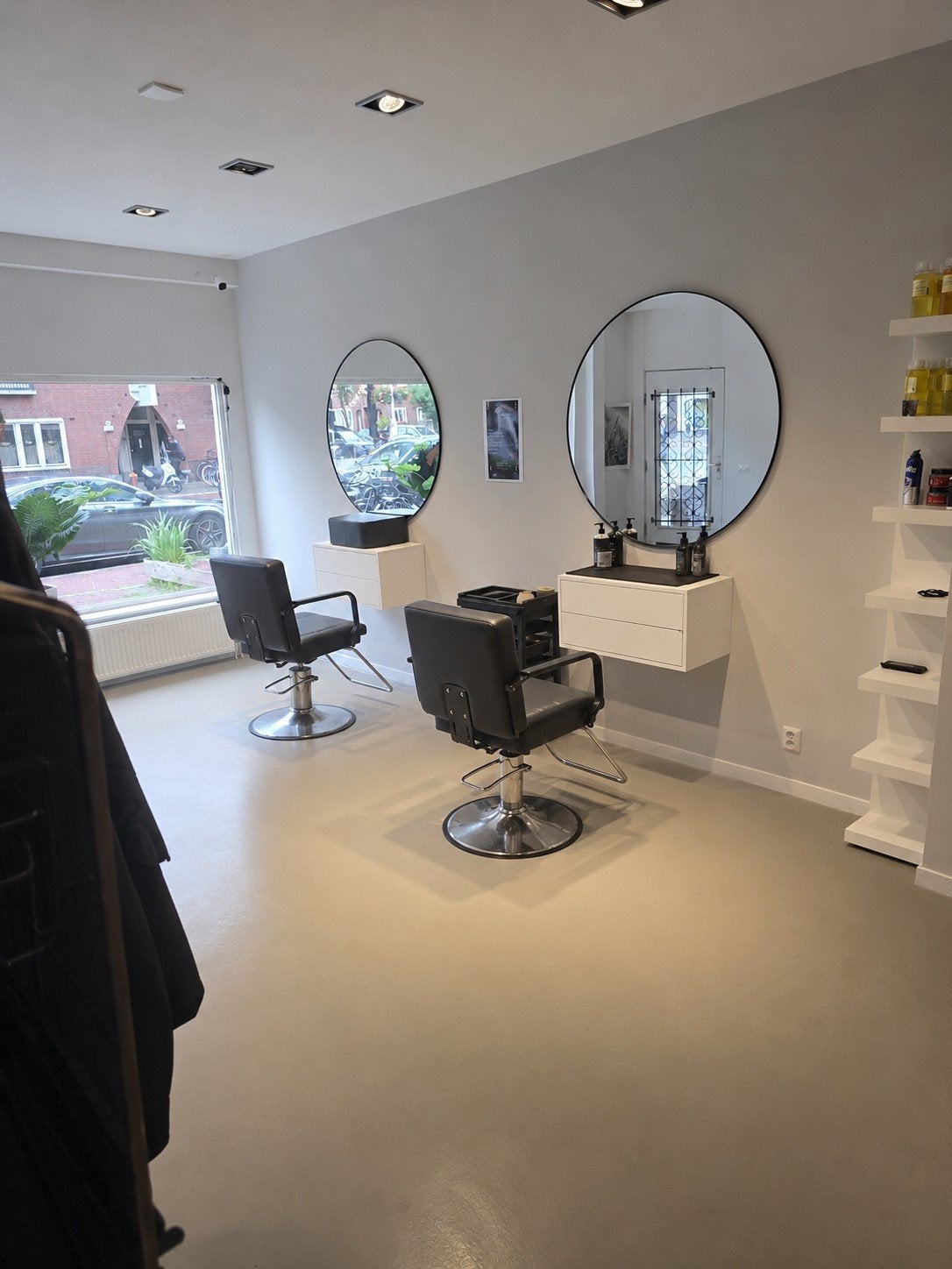 Kappersstoel te huur in nette salon | vaste maandprijs