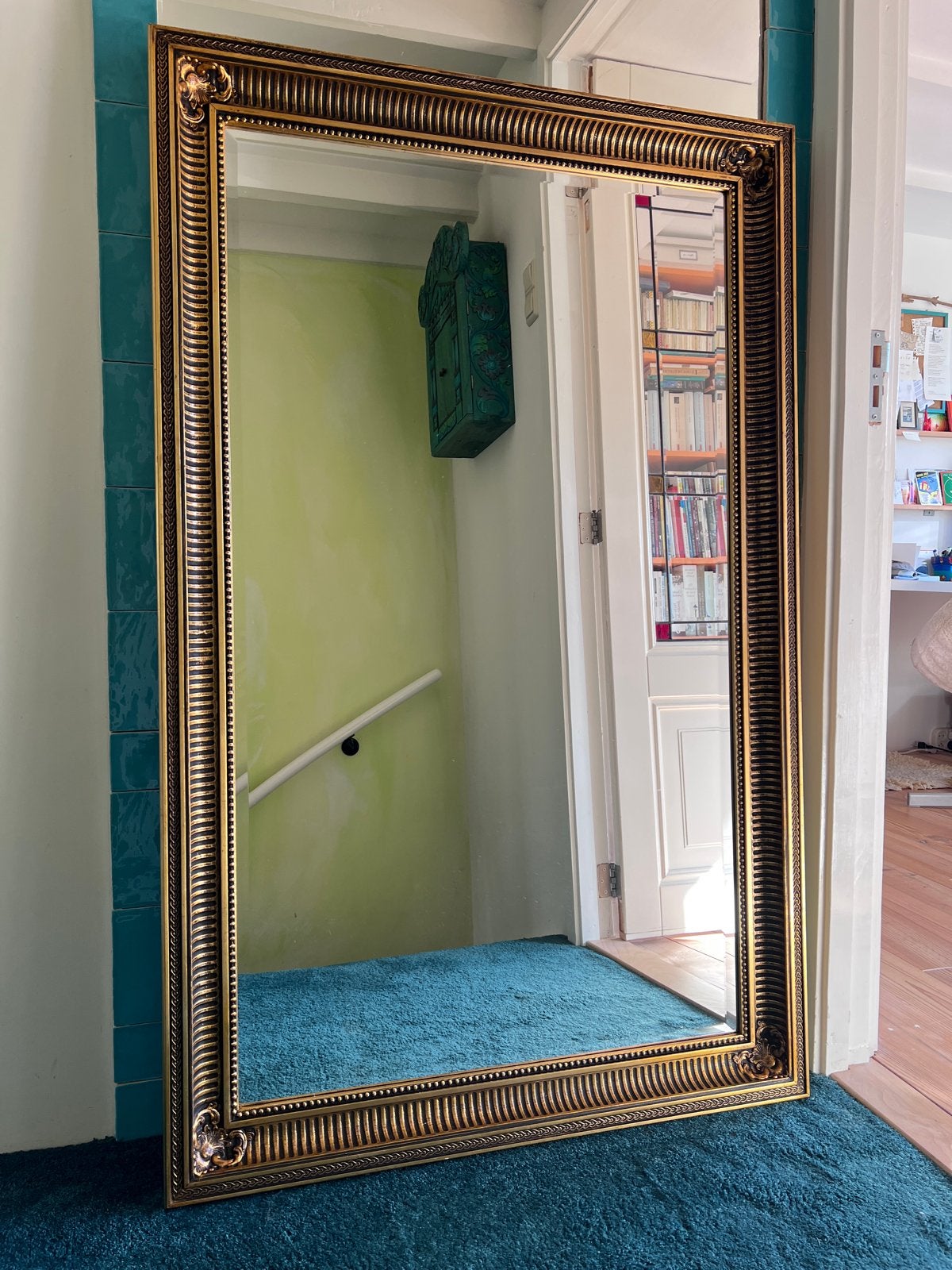 Grote gouden spiegel met barok sierlijst vergulde ornamenten, Ophalen, Rechthoekig, 50 tot 100 cm, 100 tot 150 cm
