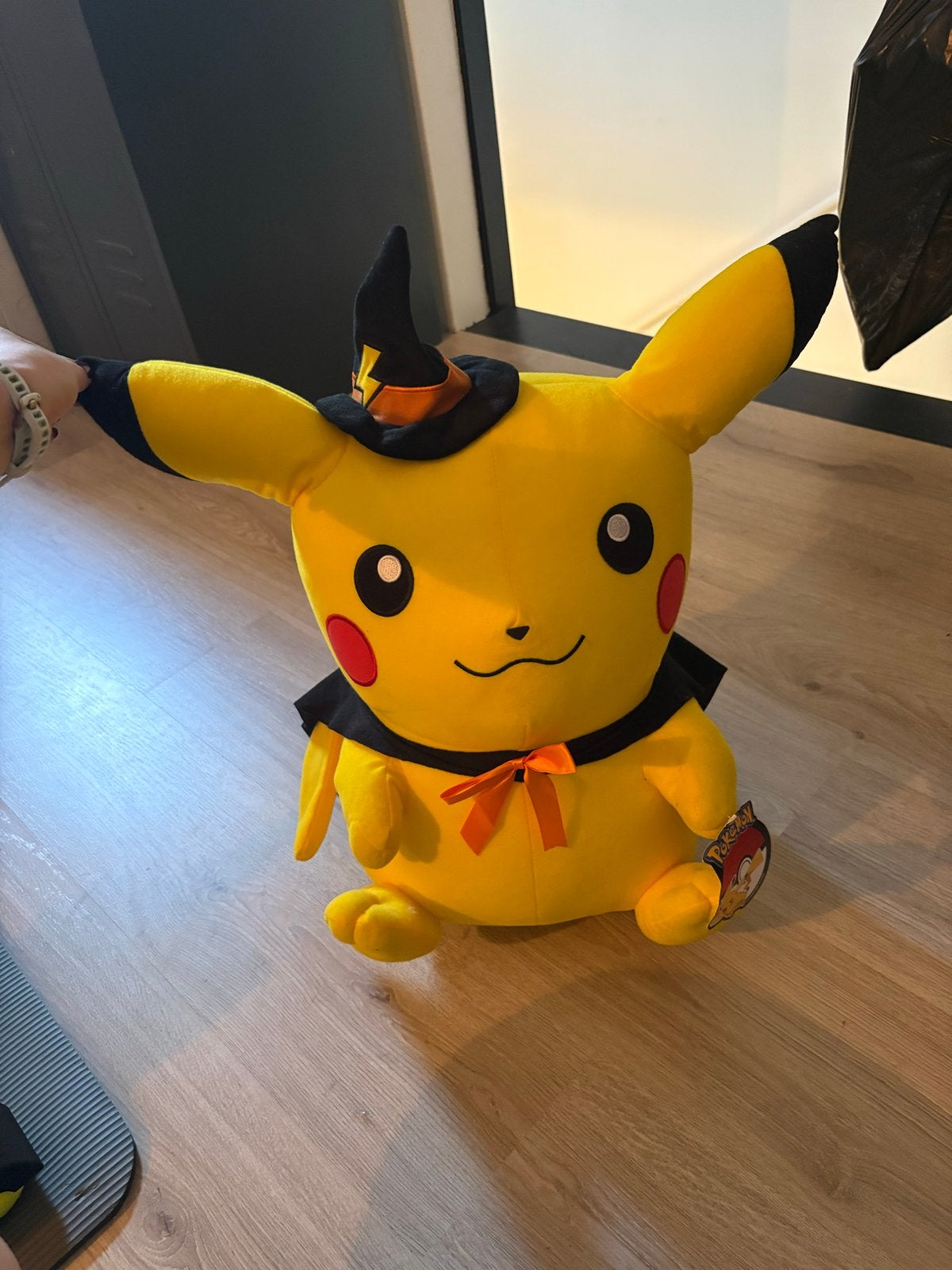 Pokémon Pikachu Halloween Knuffel - Zo goed als nieuw, Geel, Overige typen, Ophalen of Verzenden, Zo goed als nieuw