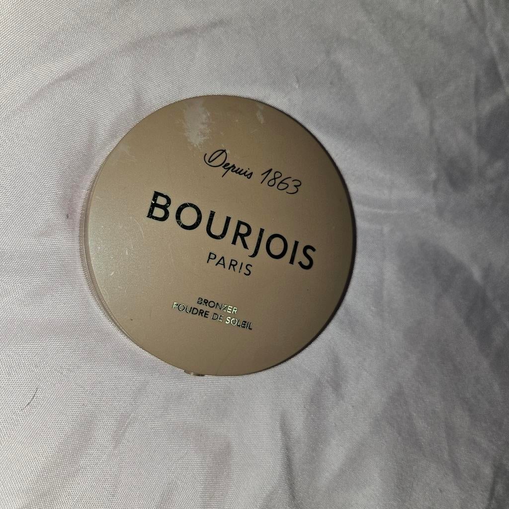 Bourjois Bronzer Poudre de Soleil - 001 Light Medium, Bruin, Gehele gezicht, Ophalen of Verzenden, Zo goed als nieuw