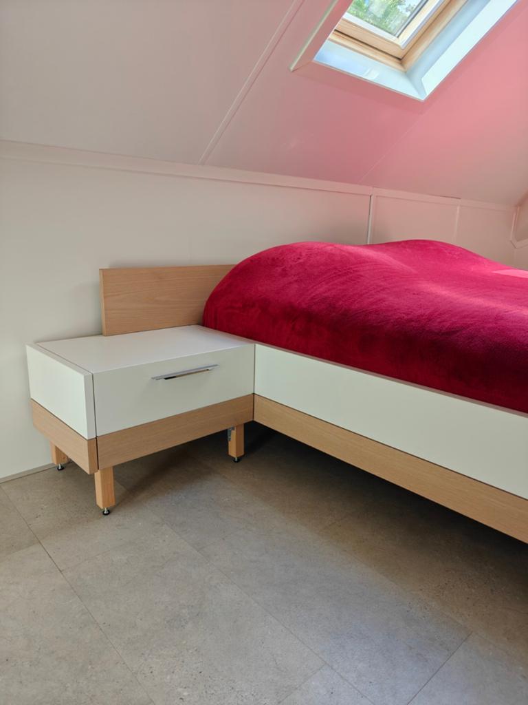 Tweepersoonsbed 160x200 met nachtkastjes en lattenbodem, Gebruikt, Wit, Tweepersoons, Ophalen of Verzenden