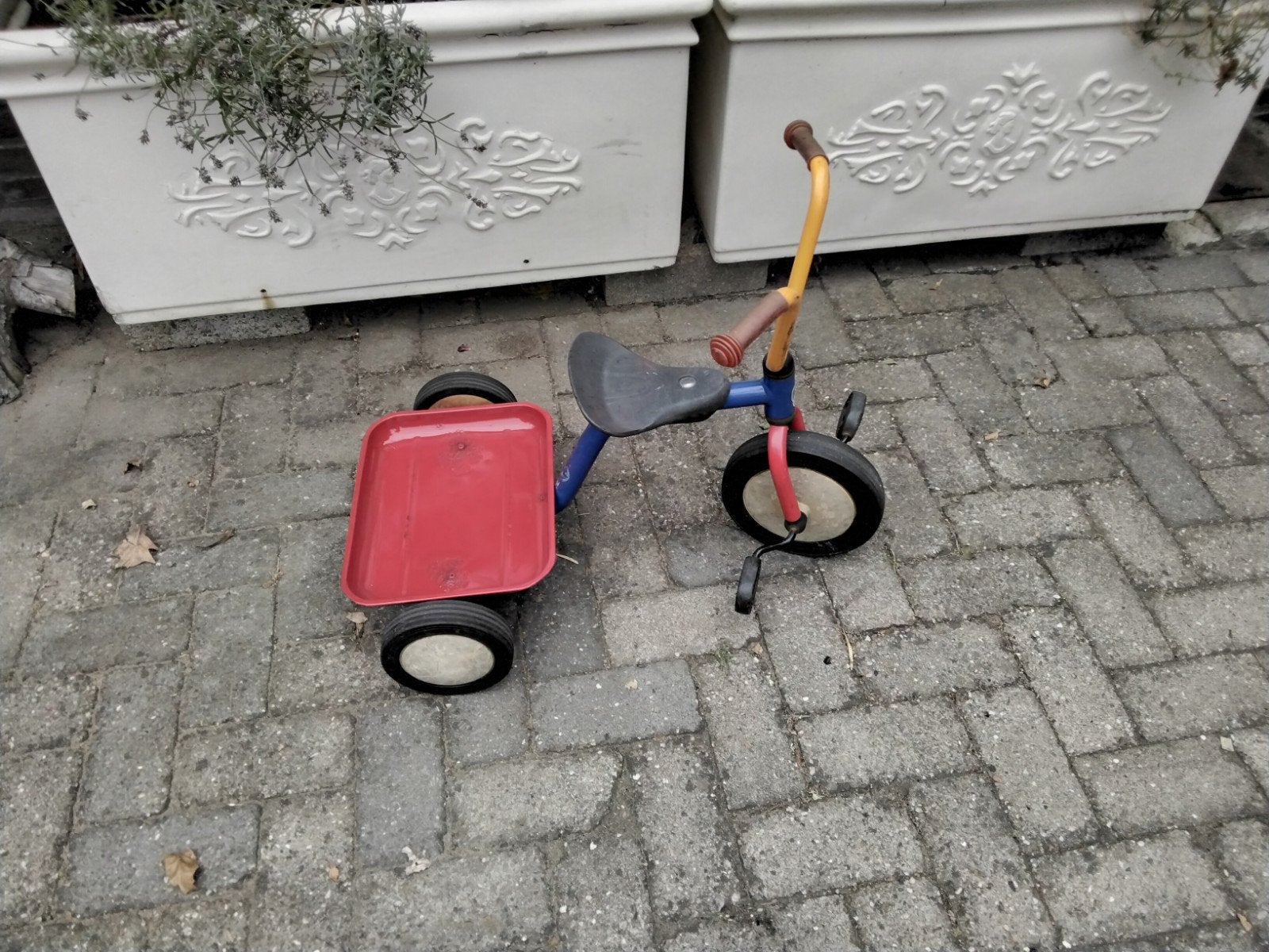 Old skool driewieler ,opbrengst geheel voor KIKA, Ophalen