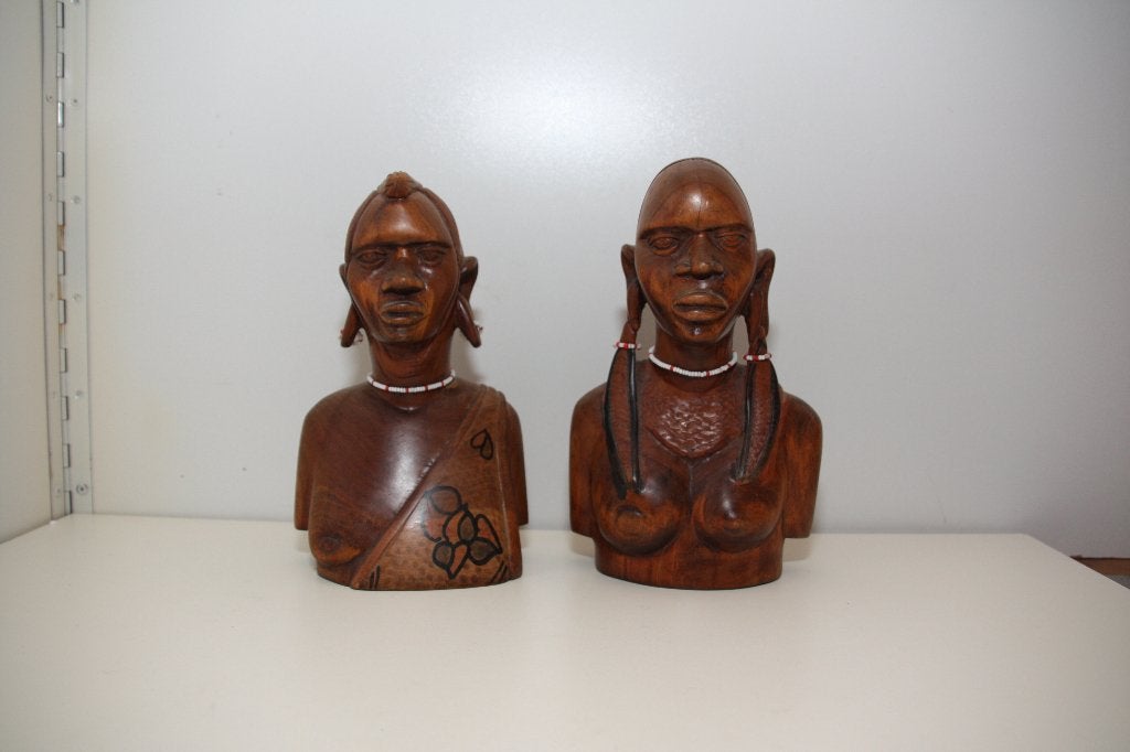 Set van twee houtsnijwerk borstbeelden., Antiek en Kunst, Buste, Ophalen of Verzenden, Handgemaakt, 20 - 50 cm