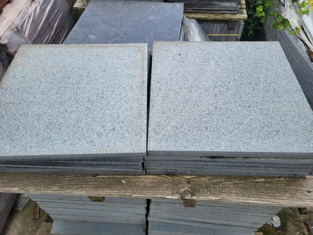 Restpartij 12 m2 natuursteen tegels 50x50cm, Ophalen, Zo goed als nieuw, Terrastegels, Natuursteen