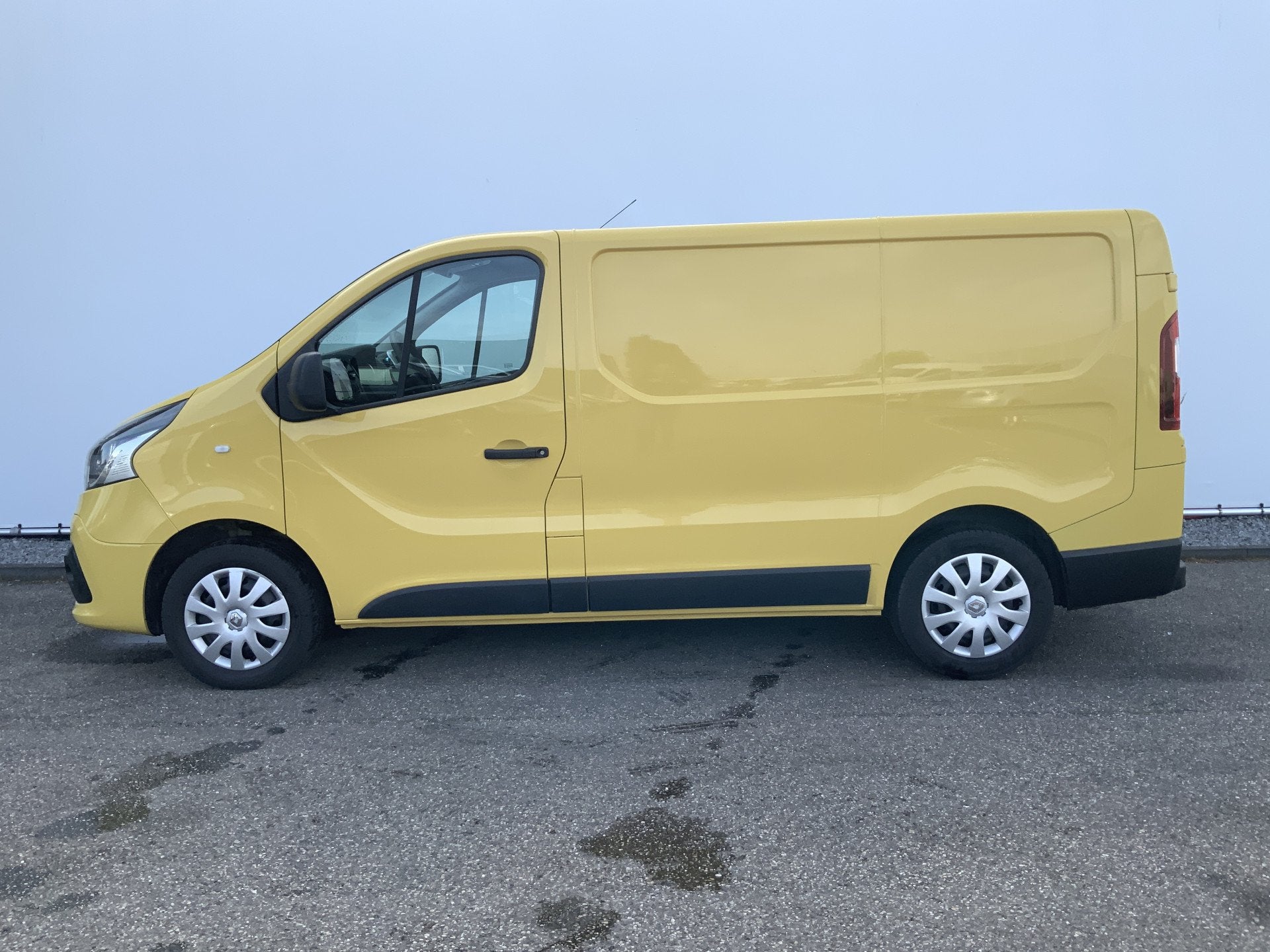 Renault Trafic 1.6 DCI T27 L1H1 Airco Cruise 3 Zits Trekhaak, Voorwielaandrijving, Gebruikt, Euro 6, Renault