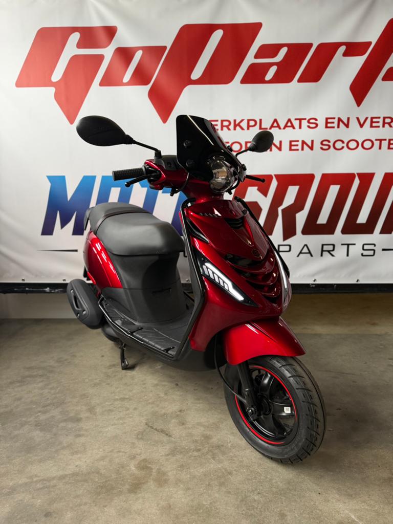 PIAGGIO ZIP 4T 3V BROM 2021 FULL OPTION CANDY RED, Ophalen, Maximaal 45 km/u, Zip, Zo goed als nieuw