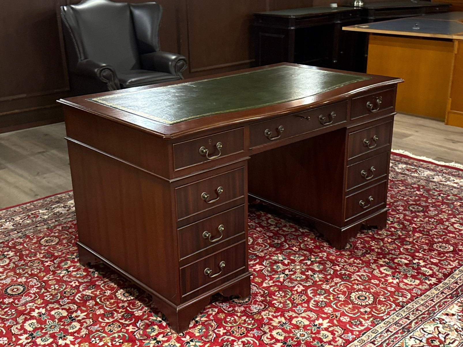 Klassiek Engels bureau #679.1, Huis en Inrichting, Bureaus, Overige typen, Hout, Bruin, Zo goed als nieuw