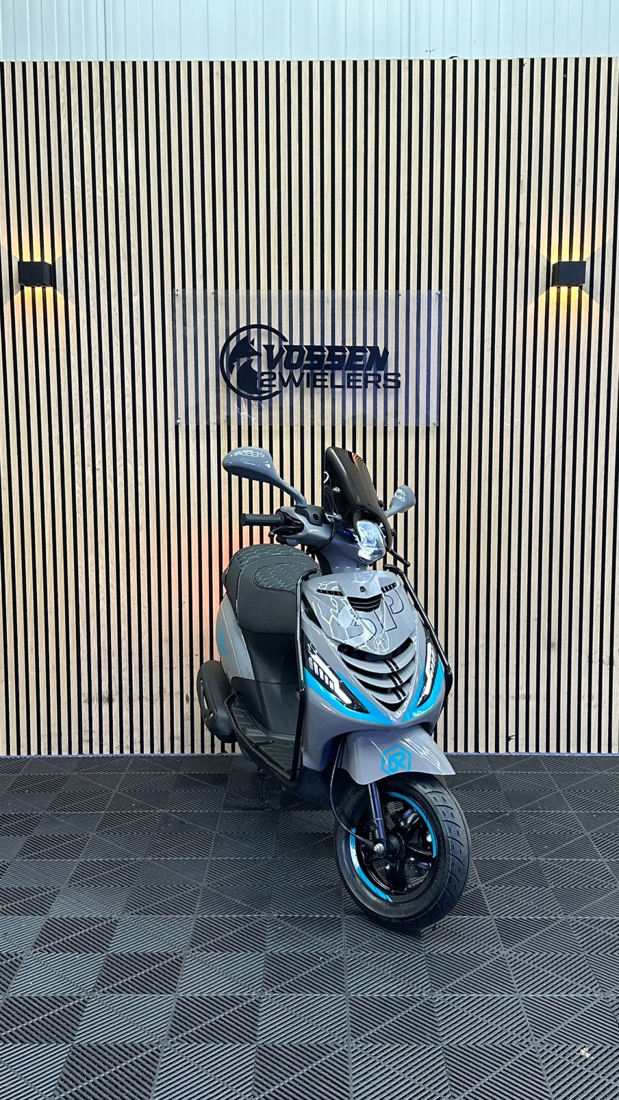 Piaggio Zip | Nardo Grey & Turquoise | 2024 | 3.500 KM, Maximaal 45 km/u, Zip, Zo goed als nieuw, Benzine