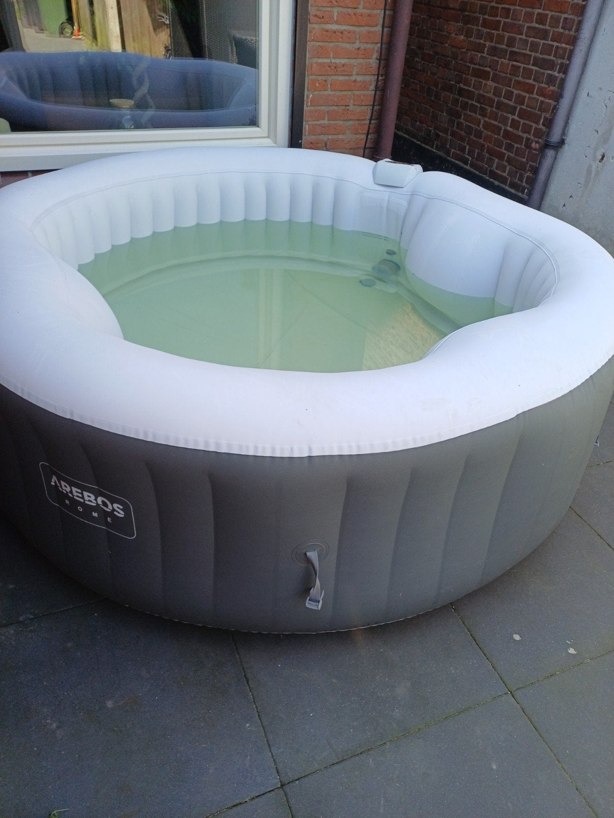 Arebos Rome Jacuzzi, Ophalen