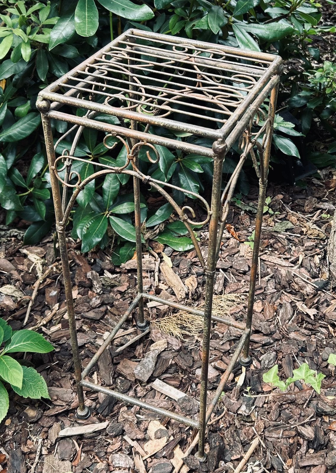 Smeedijzeren tuin planten tafel, 64 cm hoog, Ophalen, Vierkant, Zo goed als nieuw, X