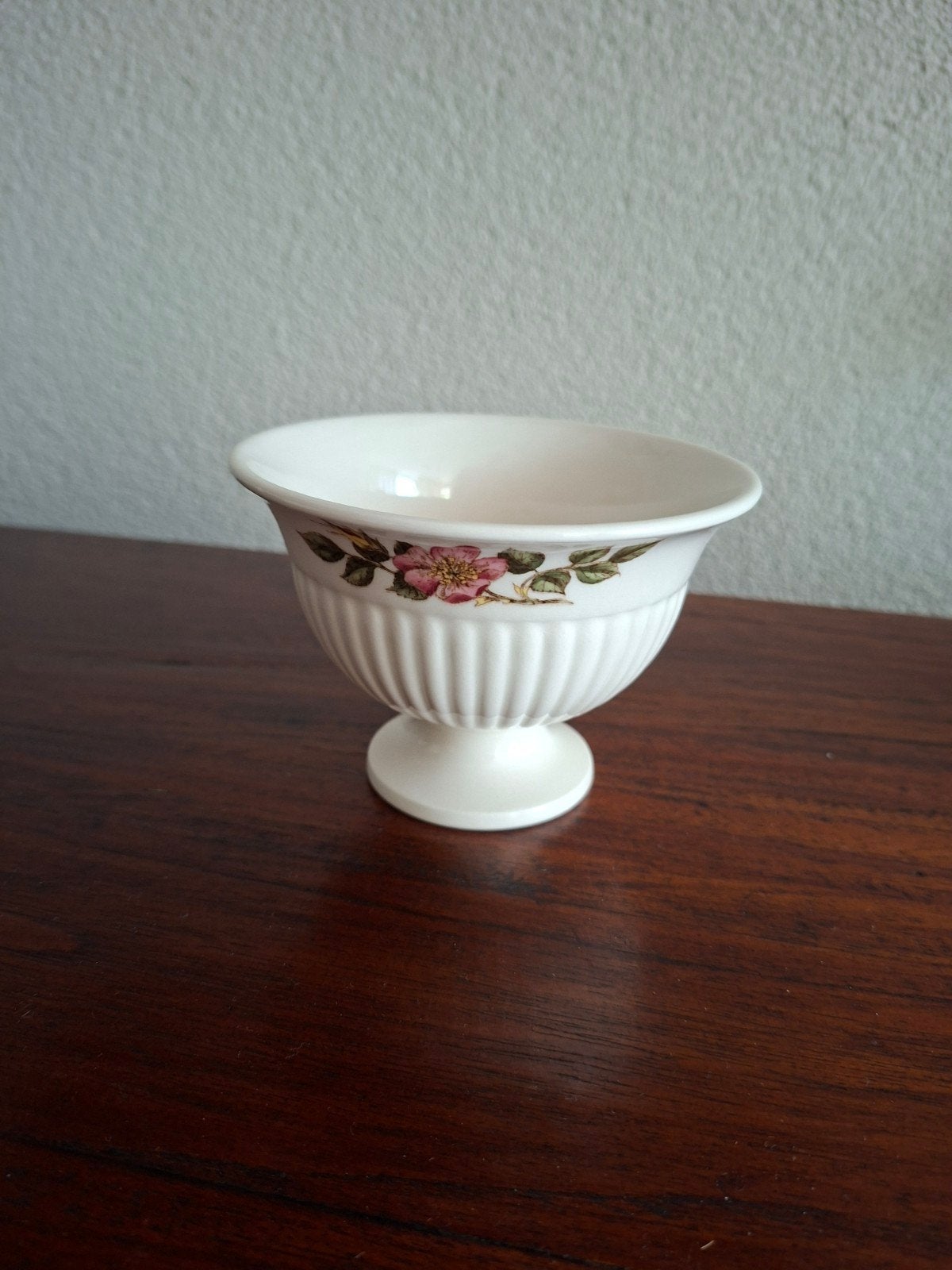 Wedgwood Etruria & Barlaston schaaltje met bloemmotief, Ophalen of Verzenden