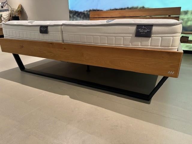 Warm eikenhout ledikant 180x200 cm incl. nachtkastjes., Ophalen, Sommelsdijkse haven 19, Bruin, Info@vissermeubelen.nl