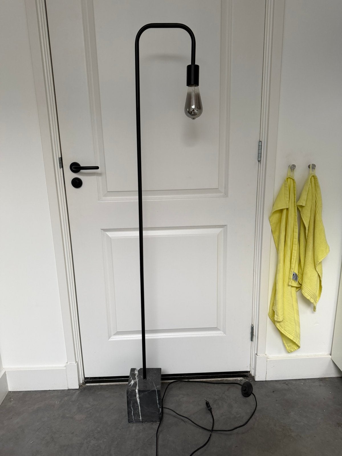 Staande lamp met marmeren voet, zwart/donkergrijs, Ophalen, Zo goed als nieuw, 150 tot 200 cm