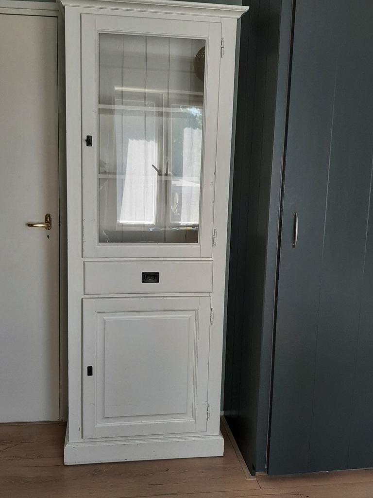 Witte smalle hoge vitrinekast, Ophalen, Gebruikt, 50 tot 100 cm, 150 tot 200 cm