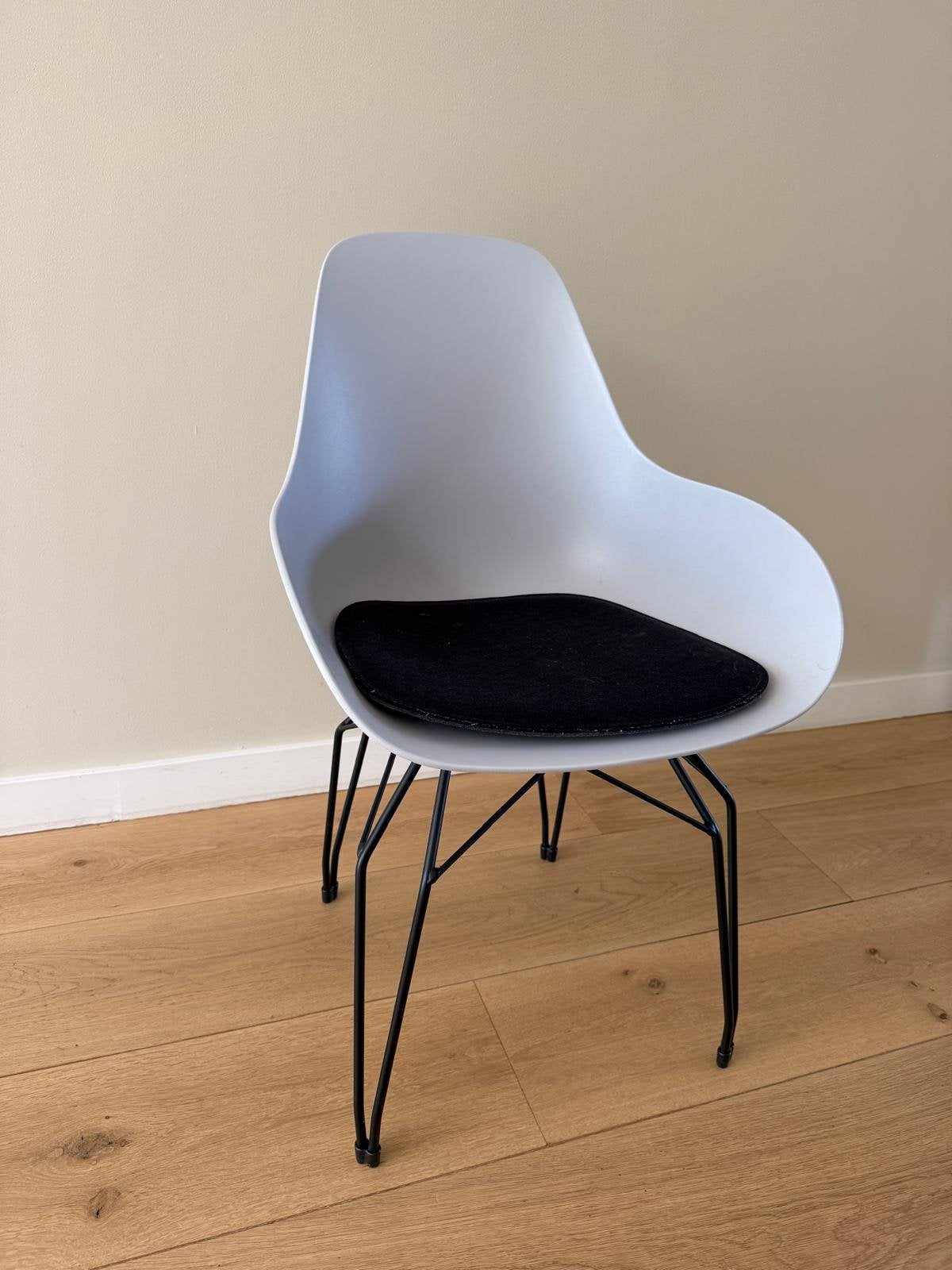Set van 2 designstoelen, Huis en Inrichting, Ophalen, Zo goed als nieuw, Grijs, Twee
