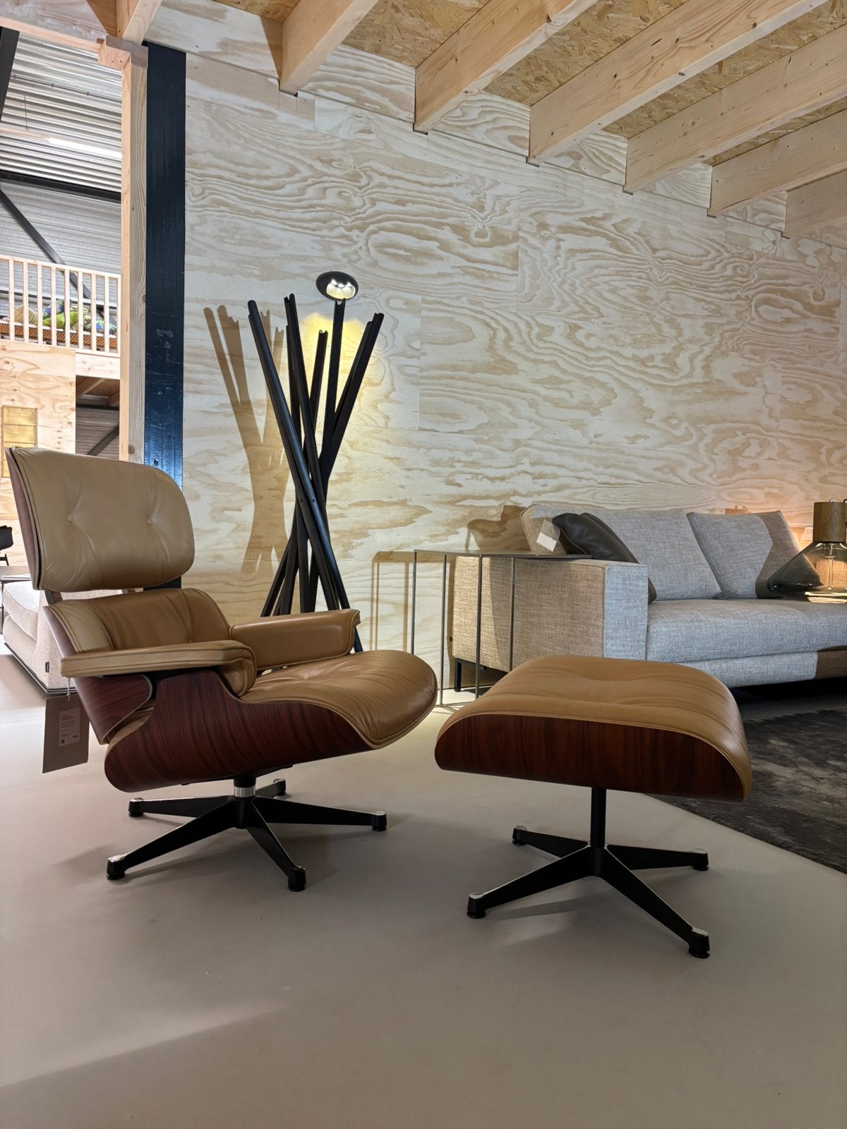 Nw Vitra Lounge Chair + Ottoman palisander Leather Natural F, Vitra, Info@micheldethouars.nl, 9723 CA, Nieuw