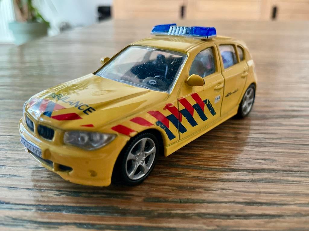 AMBULANCE BMW SERIES 1 AUTO, Ophalen, Zo goed als nieuw, Auto