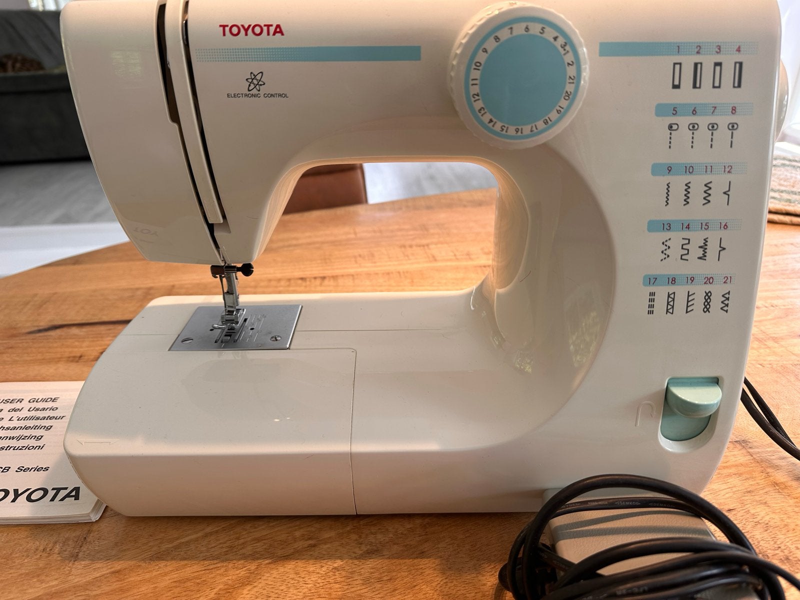 Toyota RS2000 Naaimachine - Zo goed als nieuw, Ophalen, Zo goed als nieuw, Naaimachine