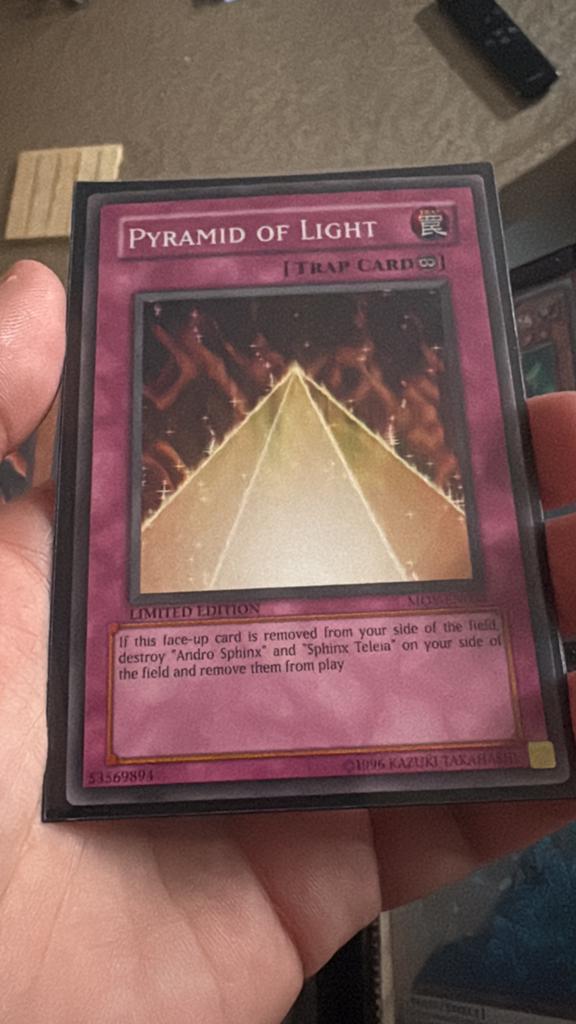 Yugioh pyramid of light, Hobby en Vrije tijd, Verzamelkaartspellen | Yu-gi-Oh!, Ophalen of Verzenden, Zo goed als nieuw, Losse kaart