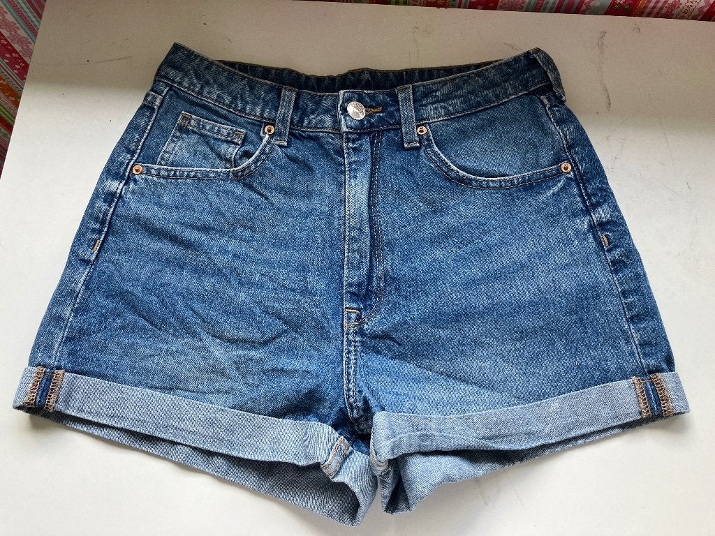 Jeansshort h&m maat 36/S, leuke denim korte broek high waist, Kleding | Dames, Spijkerbroeken en Jeans, H&M, Blauw, Ophalen of Verzenden